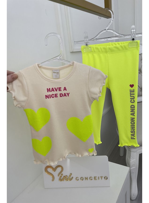 Conjunto blusa off amarelo neon verde neon estampado coraes menina infantil cala legging miniconceito