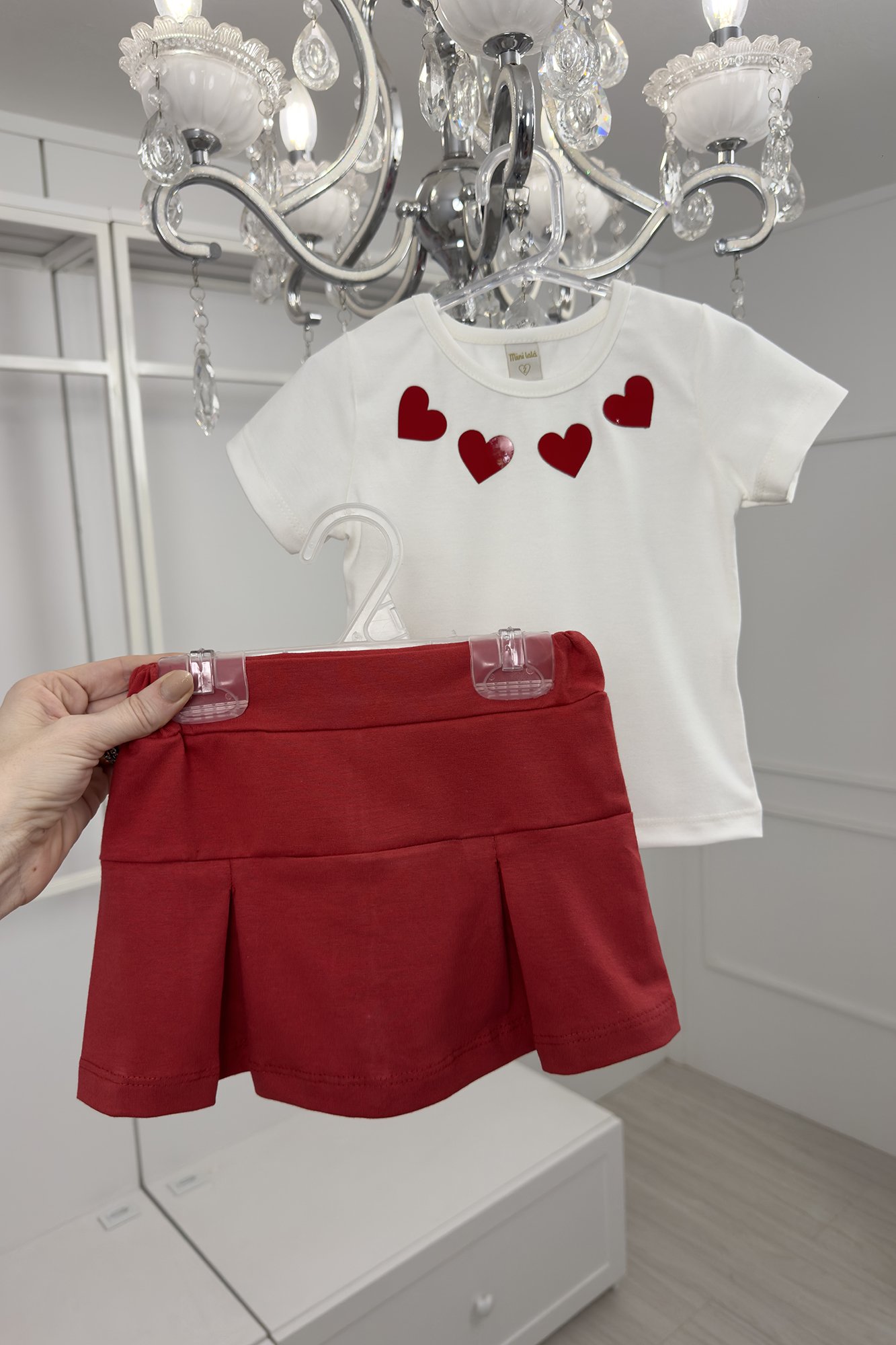 minico  ♡ Conjunto Infantil Blusa Manga Curta Corações Vinil Shorts Saia